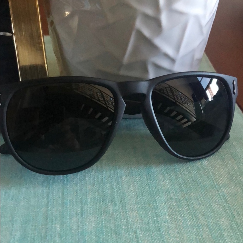 Matte black Dragonfly sunglasses